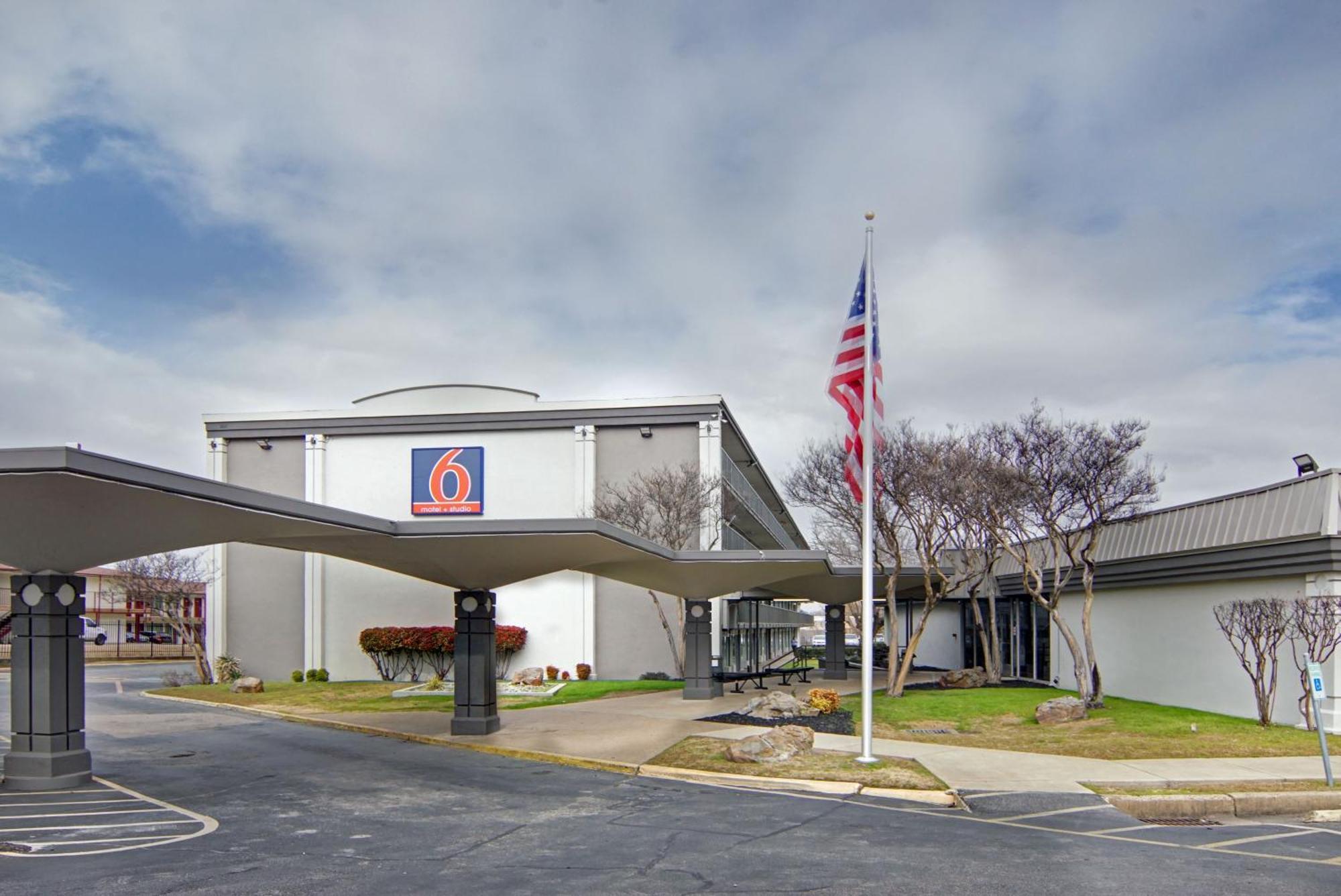 Motel 6 Mesquite, Tx Town East Bagian luar foto