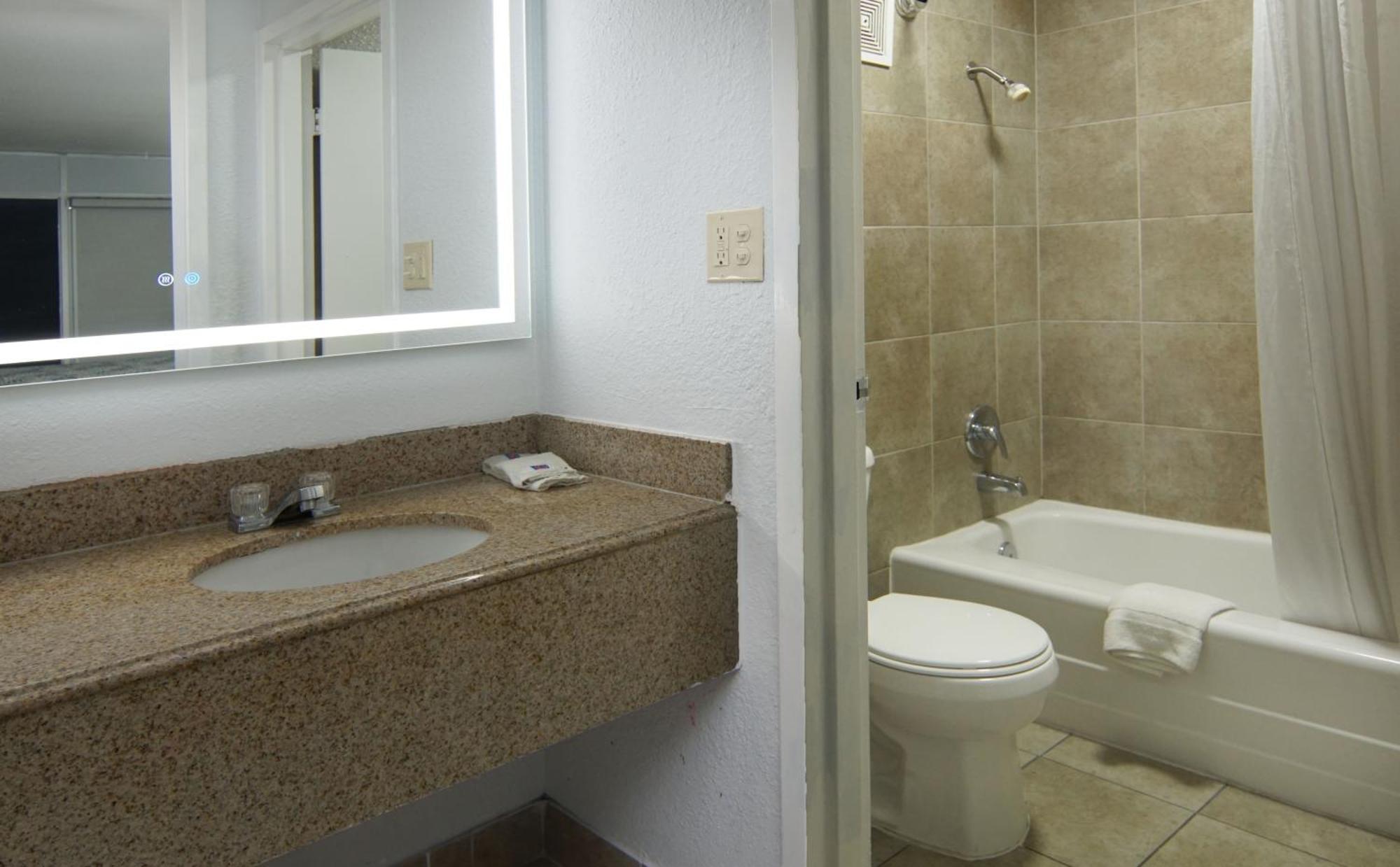 Motel 6 Mesquite, Tx Town East Bagian luar foto
